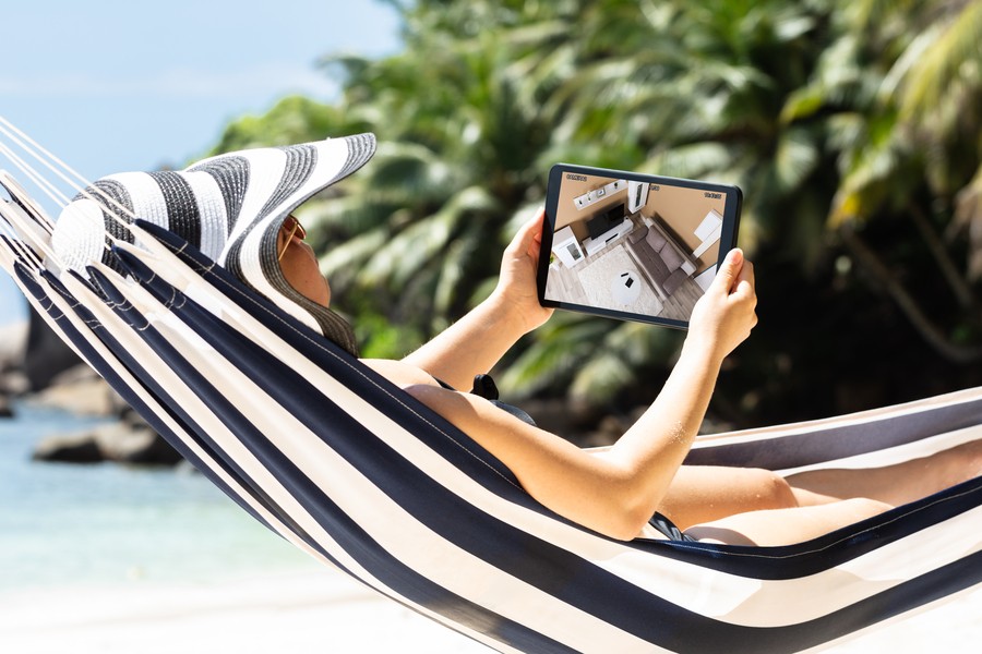 enjoying-peace-of-mind-with-a-modern-security-system