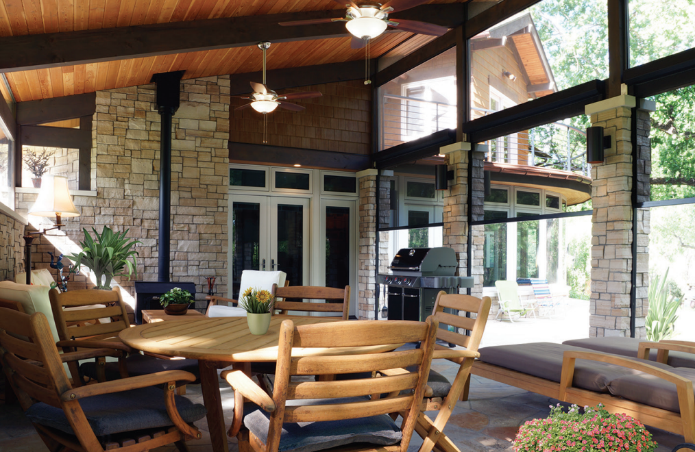 outdoor-shades-make-your-patio-a-three-season-room